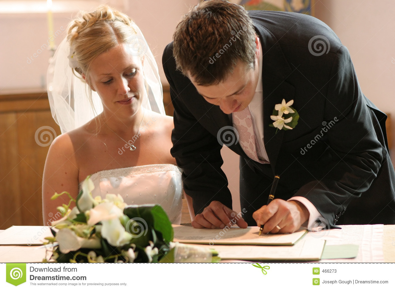 couple-signing-wedding-marriage-register-466273